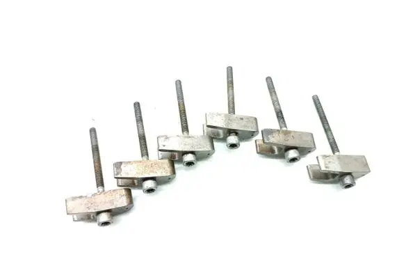 Chrysler 300 - 300C Fuel Injector clamp holder 