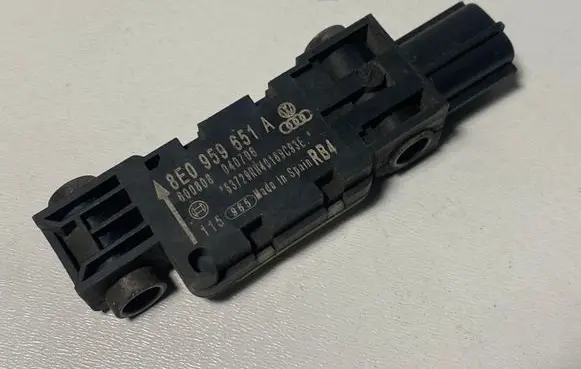 Audi A4 S4 B7 8E 8H Airbag deployment crash/impact sensor 8E0959651A