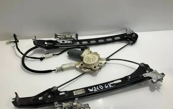 Mercedes-Benz CLS C219 Rear door window regulator with motor A2197300746 2197300746