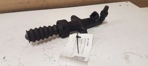 Clutch slave cylinder