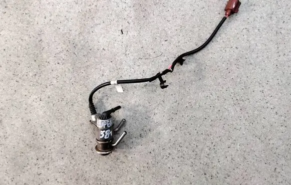 Skoda Superb B8 (3V) AdBlue injector 04L131113P07 04L131113P