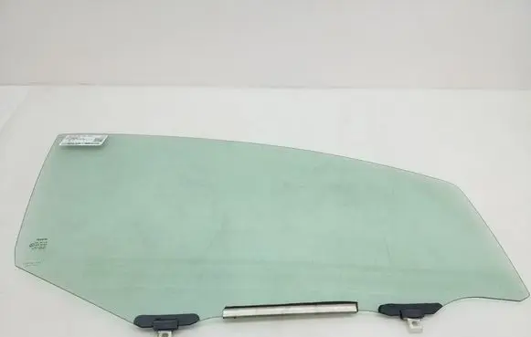 Toyota Yaris Front door window/glass (coupe) 681100D080