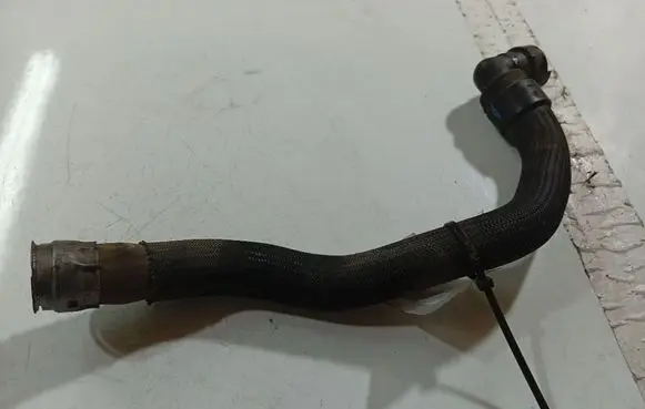 Engine coolant pipe/hose