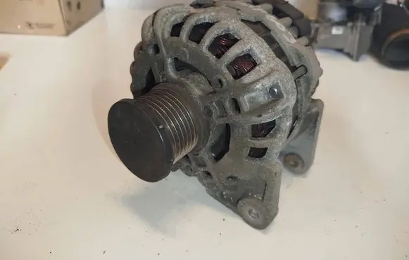 Renault Twingo III Generator/alternator 26006944 90AMP 8EL011713661