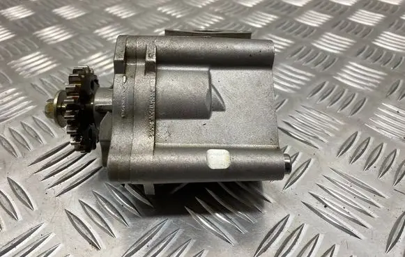 Ford Fusion II Oil pump 8E5G6600AD