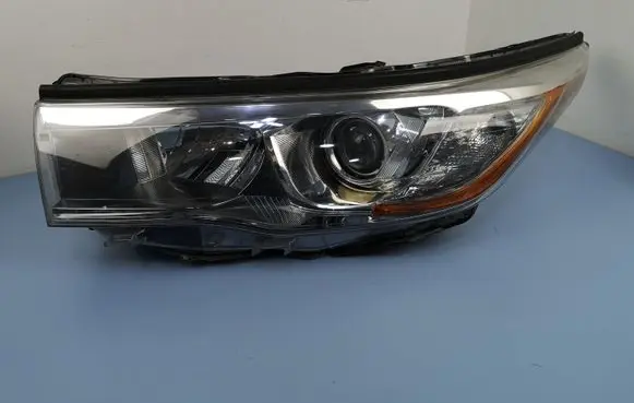 Toyota Highlander XU50 Headlight/headlamp 811500E250