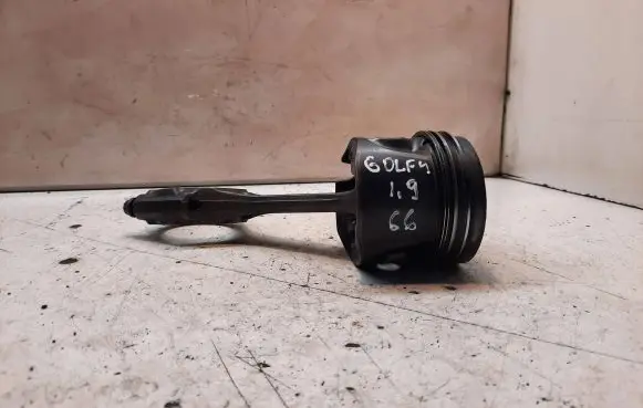 Volkswagen Golf IV Piston with connecting rod M251 028H