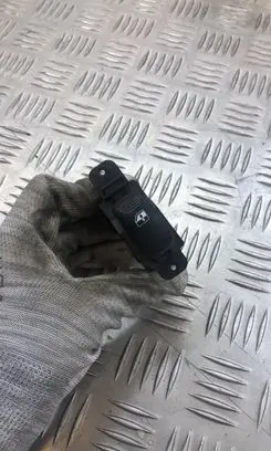 Hyundai Santa Fe Electric window control switch 9358026100
