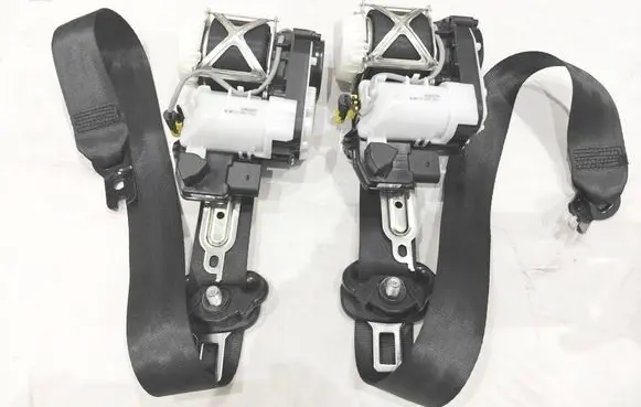 Skoda Octavia Mk3 (5E) Front seatbelt 5E1857701B 5E1857702B