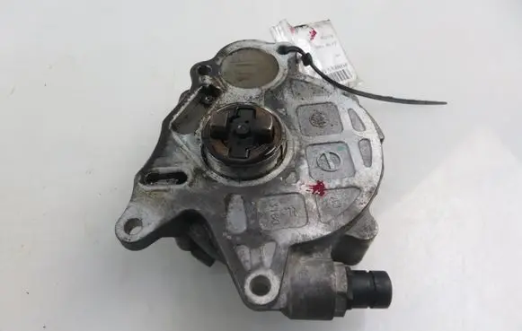 Volkswagen PASSAT B6 Vacuum pump 03L145100