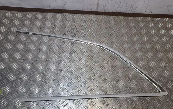 Audi Q7 4L Rear side glass trim 