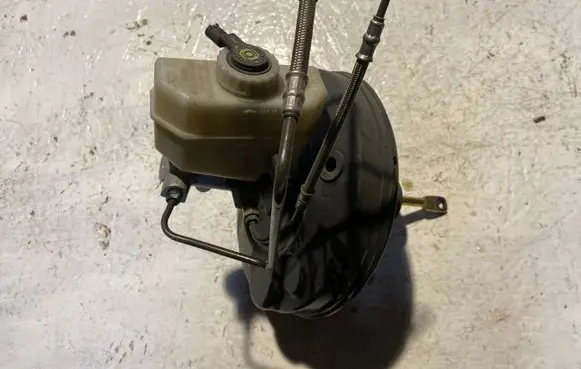 BMW 3 E46 Brake booster 6757118 02513271302424