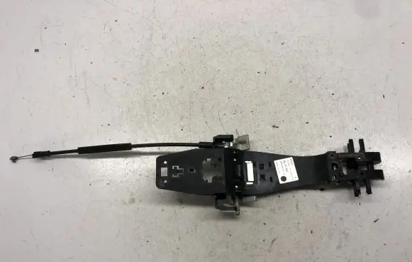 Land Rover Discovery 3 - LR3 Front door exterior handle/bracket 3V1083114 FPH500013A CXF500043