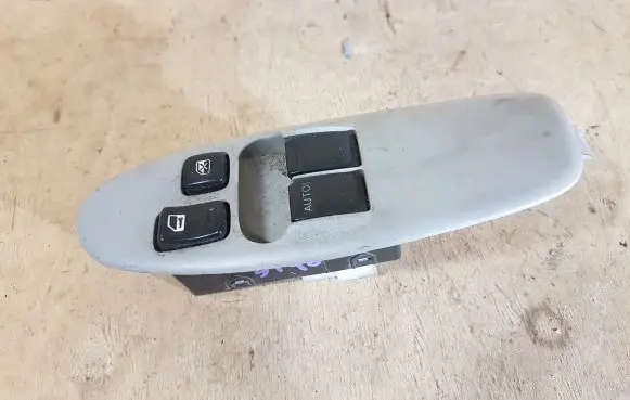 Nissan Almera Tino Electric window control switch