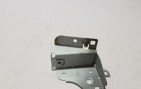Renault Zoe Fender mounting bracket 620435786R