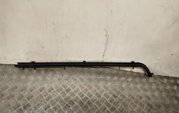 Renault Trafic III (X82) Sliding door middle rail 777602119R 93867635 46A21D