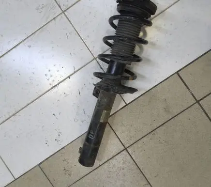 Volkswagen PASSAT B6 Front shock absorber with coil spring 3C0413031