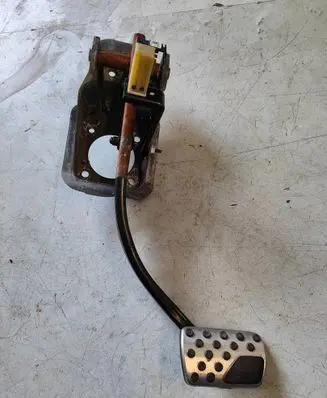 Jeep Cherokee KL Brake pedal