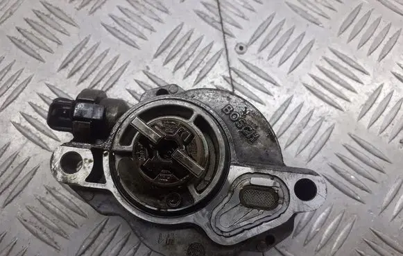 Ford Focus Vacuum pump D156-3B