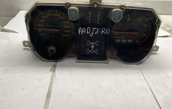 Mitsubishi Pajero Speedometer (instrument cluster) 769904993