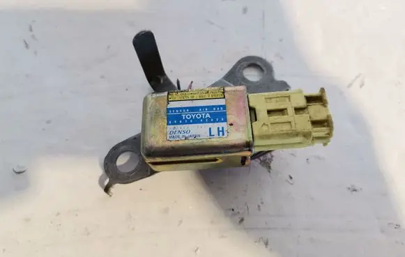 Toyota RAV 4 (XA30) Airbag deployment crash/impact sensor 8983042020