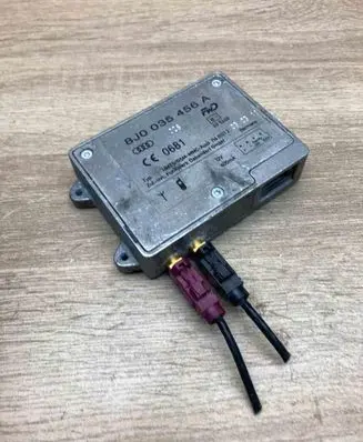 Audi A4 S4 B8 8K Aerial antenna amplifier 8J0035456A 11601212