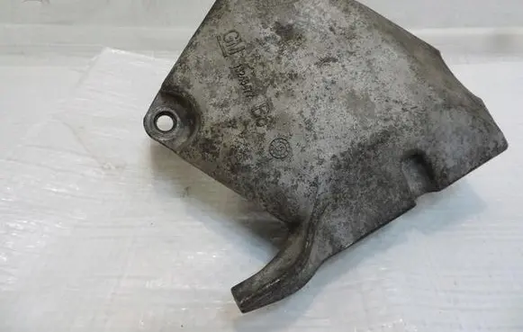 Engine mounting bracket