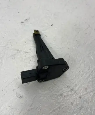BMW 2 F46 Oil level sensor 8638754