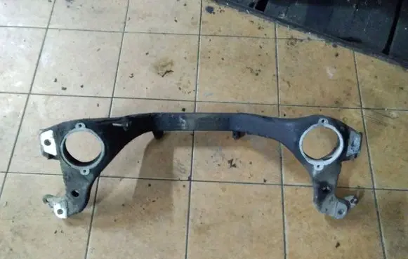 Volkswagen Touareg I Front subframe 7L6199207