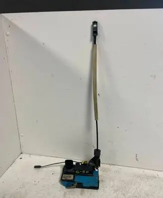 Volvo V70 Front door lock 8650546