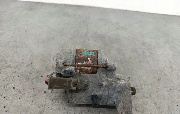 Toyota Yaris Starter motor 2810033050DENSO
