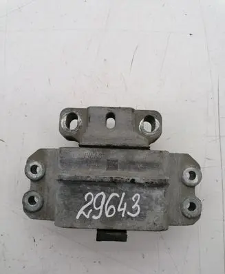 Volkswagen Touran I Engine mount bracket 1K0199555