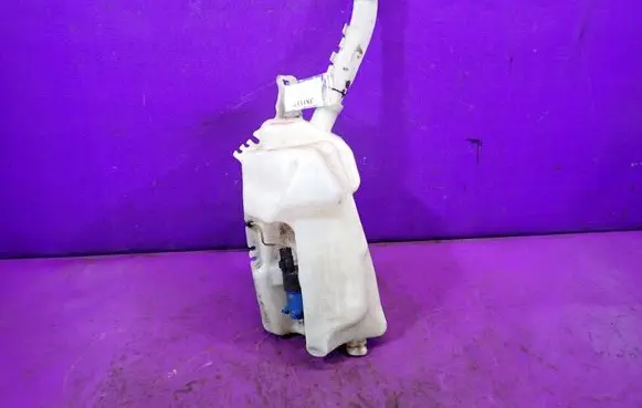 Renault Clio III Windshield washer fluid reservoir/tank 
