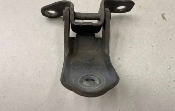Ford Fiesta Front door lower hinge 