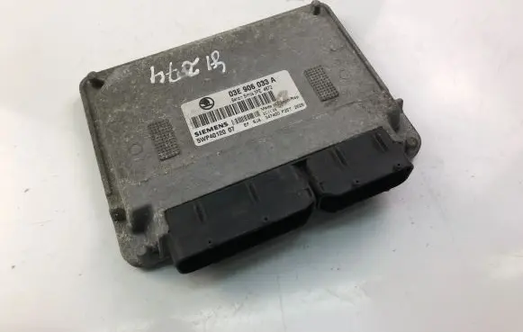 Skoda Fabia Mk1 (6Y) Engine control unit/module ECU 03E906033A