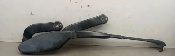 Front wiper blade arm
