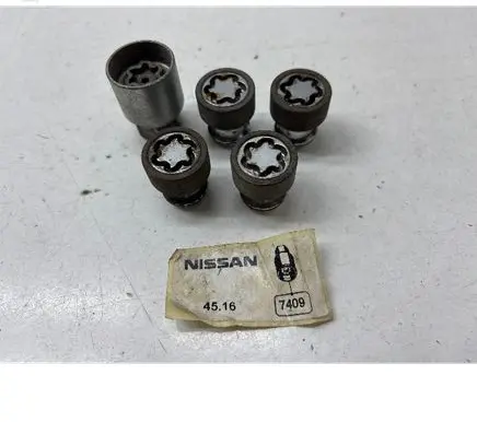 Nissan Navara D23 Anti-theft wheel nuts and lock 