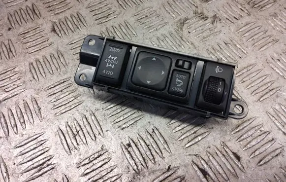 Nissan Juke I F15 A set of switches 681RUBV80A