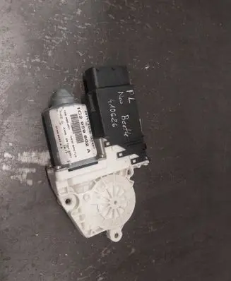 Volkswagen New Beetle Front door window regulator motor 1C2959802A