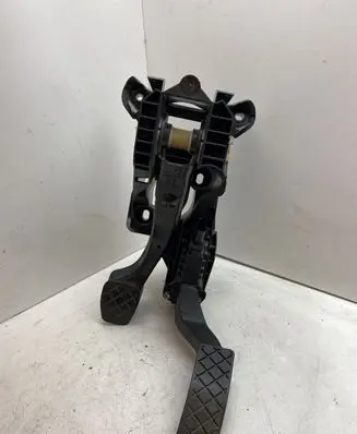 Volkswagen Golf VII Accelerator throttle pedal 5Q1721503F 5Q1721058AL