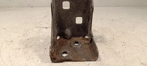Radiator mount bracket
