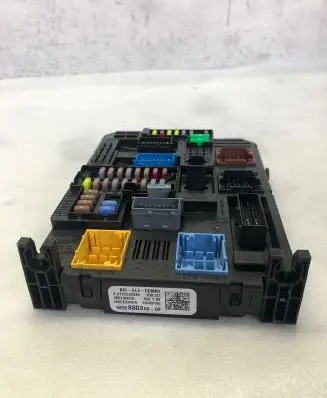 Opel Mokka B Fuse module 9832880380
