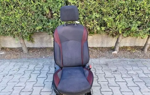 Nissan Juke I F15 Front passenger seat 