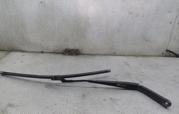 Volkswagen PASSAT B6 Windshield/front glass wiper blade 3C1955409C