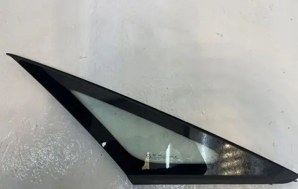 KIA Carens III Front triangle window/glass 