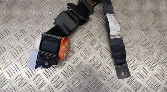 Nissan X-Trail T32 Middle seatbelt (rear) 