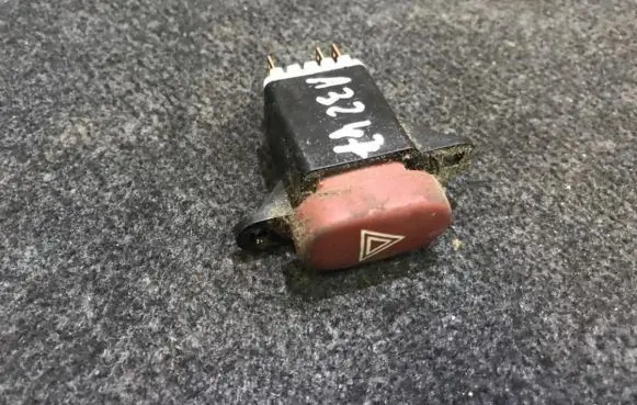 Renault Laguna I Hazard light switch 822955