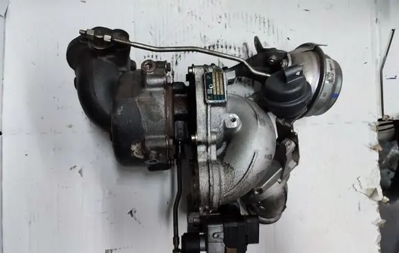 BMW 5 F10 F11 Turbo 8506381