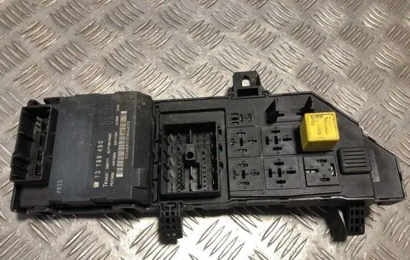 Opel Signum Fuse module 13199490 359171 SC718810500