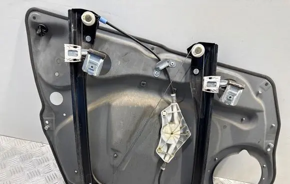 Mercedes-Benz B W245 Front window lifting mechanism without motor A1697203079 994425105 S041105